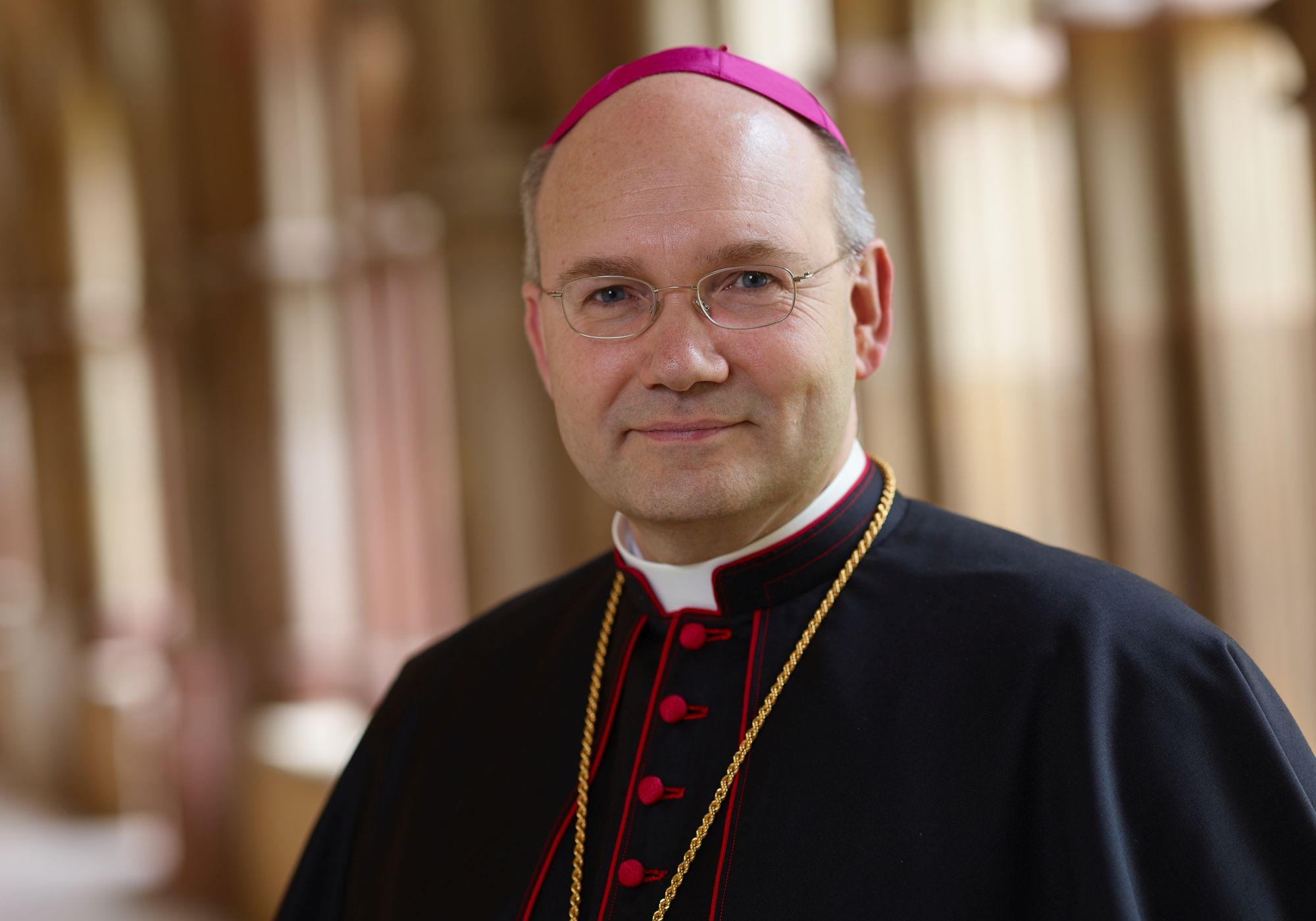 Bischof Dr. Helmut Dieser