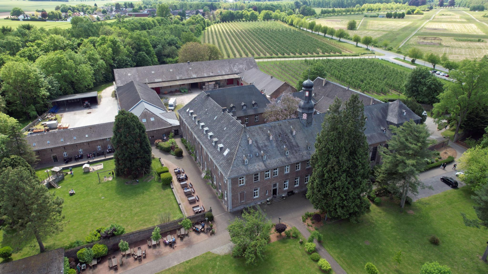 Ist immer einen Ausflug wert: Das Nikolauskloster in Jüchen.