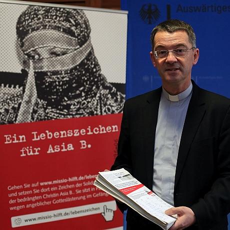 2014 sammelte missio rund 18.450 Unterschriften für die Freiheit von Asia Bibi. (c) missio/ Michael Nowak