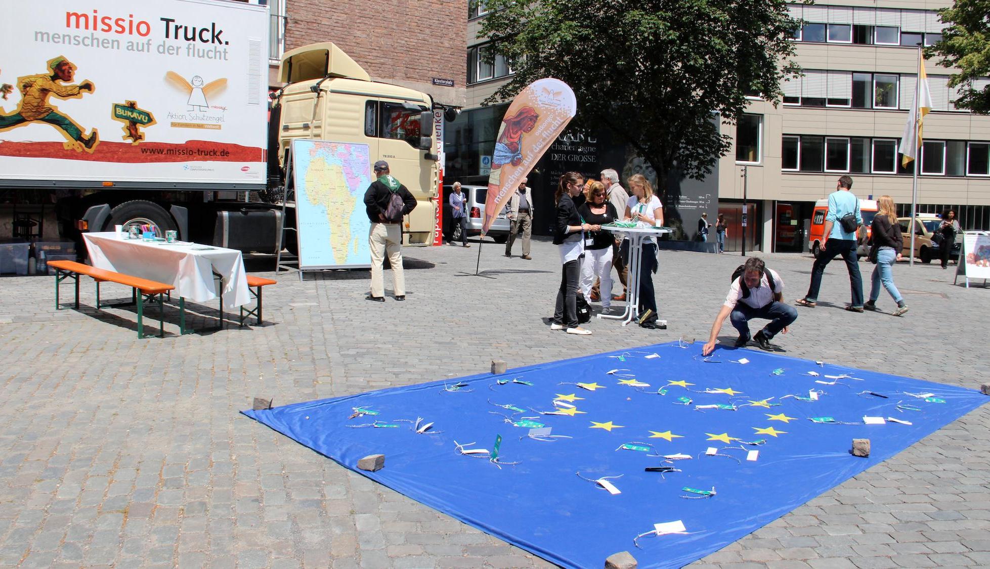 Der Missio-Truck bei der Heiligtumsfahrt 2014 in Aachen. (c) Andrea Thomas