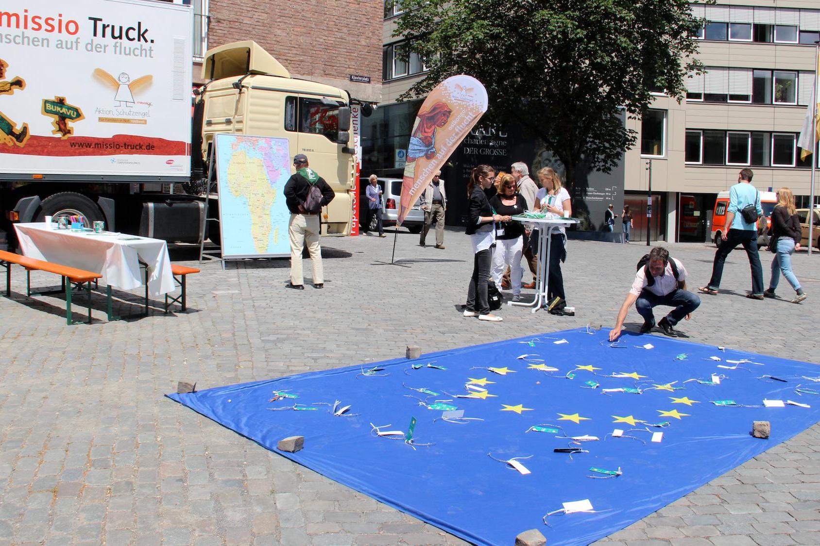 Der Missio-Truck bei der Heiligtumsfahrt 2014 in Aachen.