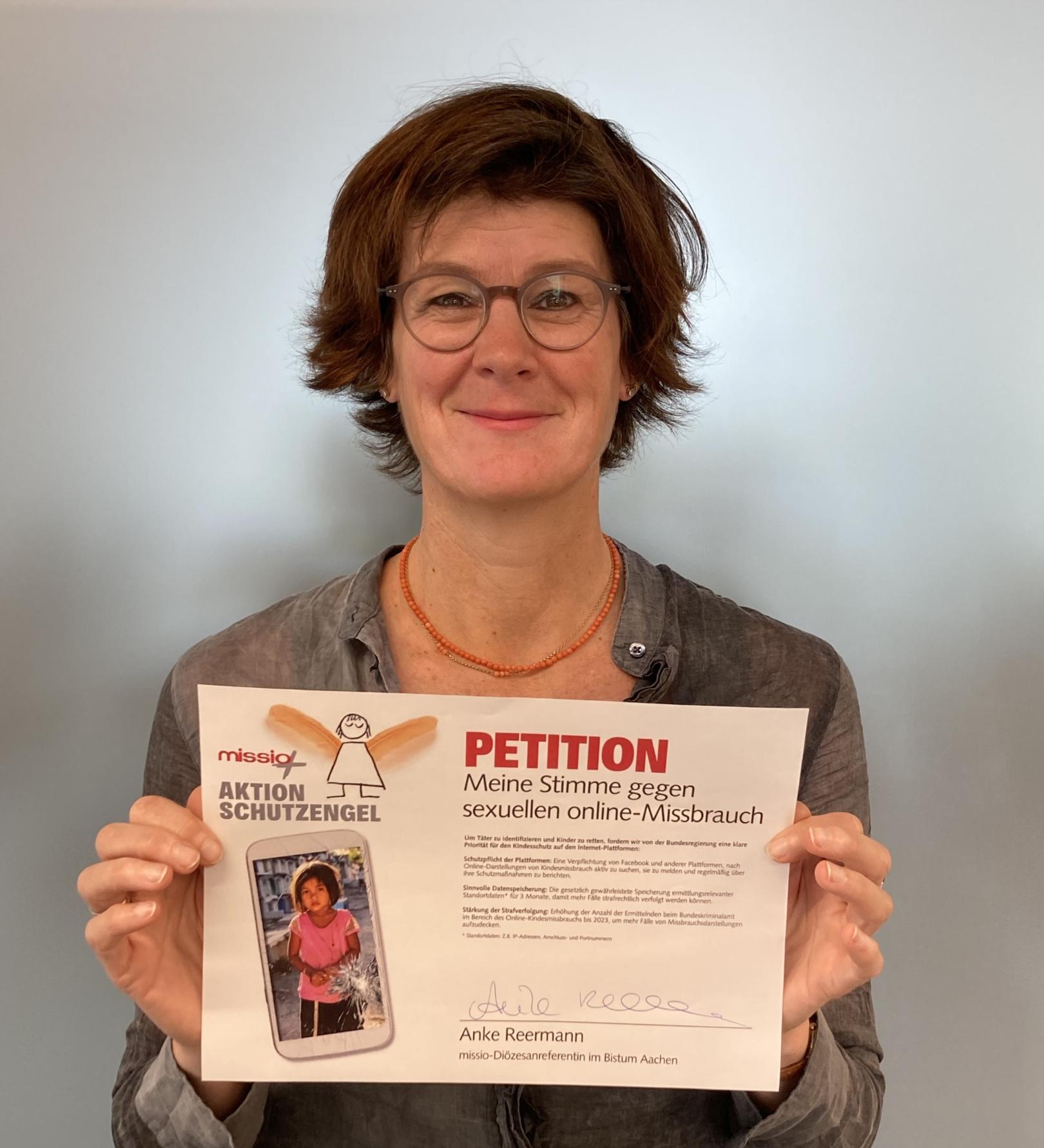 missio-Diözesanreferentin Anke Reermann unterstützt die Online-Petition. (c) missio Aachen