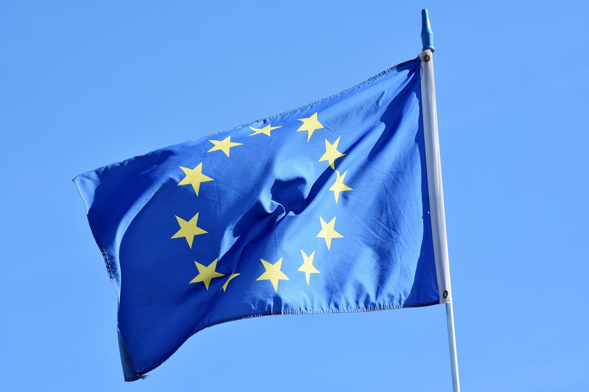 Die Europäische Union will Unternehmen zum Schutz von Menschenrechten und der Umwelt in ihren Wertschöpfungsketten verpflichten. Offen ist jedoch, wie wirksam das sogenannte EU-Lieferkettengesetz ausfällt.