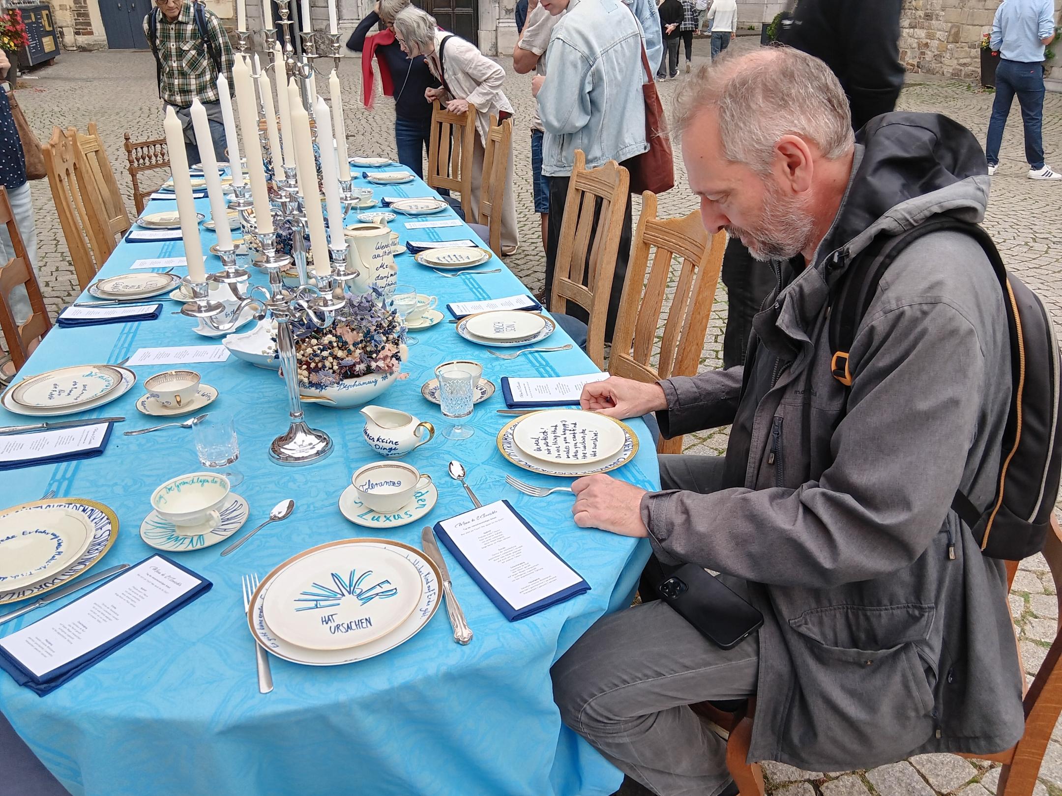 Die Tafel lud zu genauem Hinsehen ein
