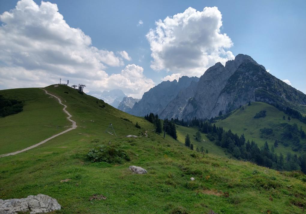 Weg mit Berg