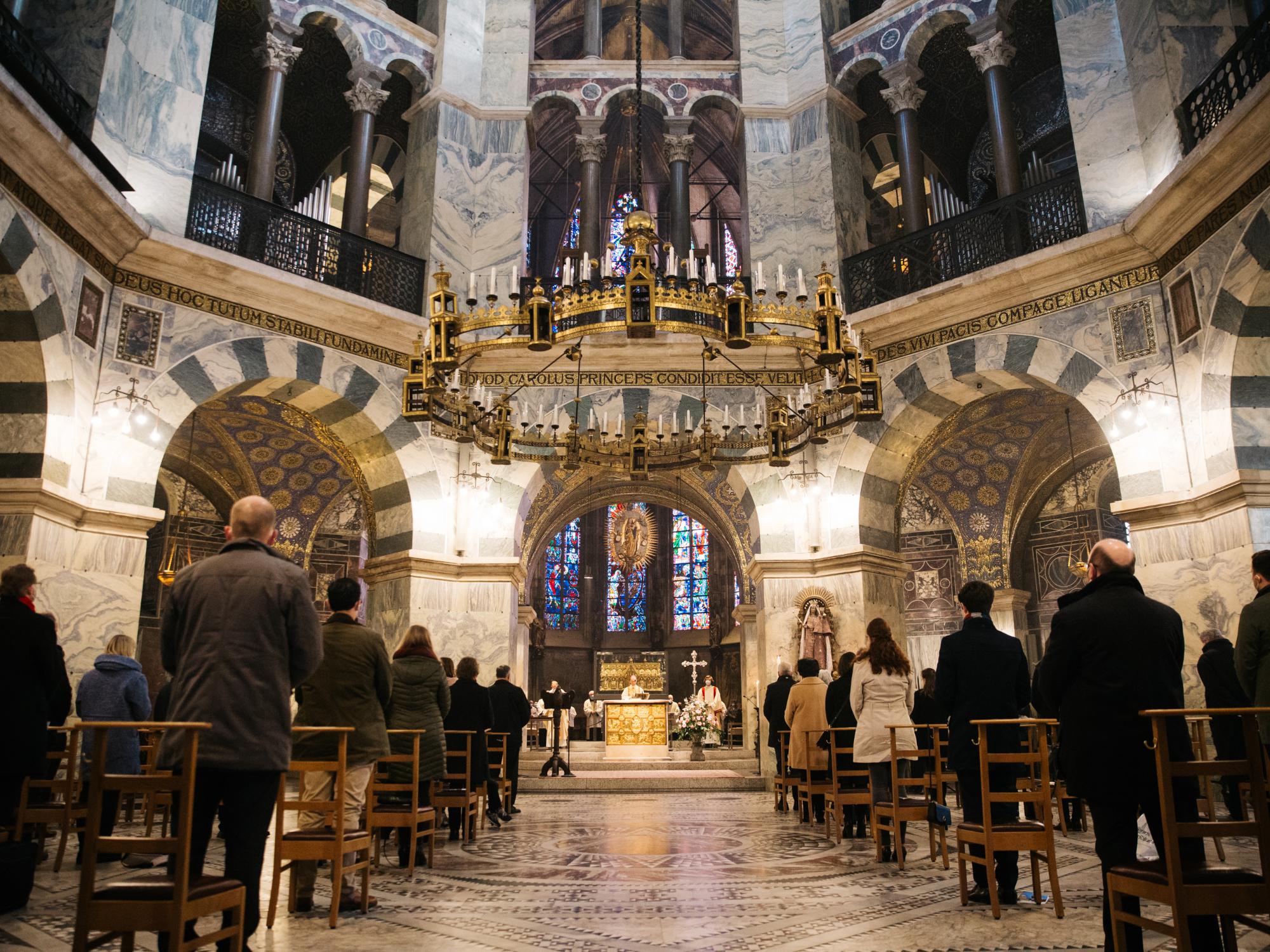 Am Freitag, 17. September,  wird Weihbischof Karl Borsch 41 Lehrerinnen und Lehrer in einem Gottesdienst im Aachener Dom die missio canonica verleihen.