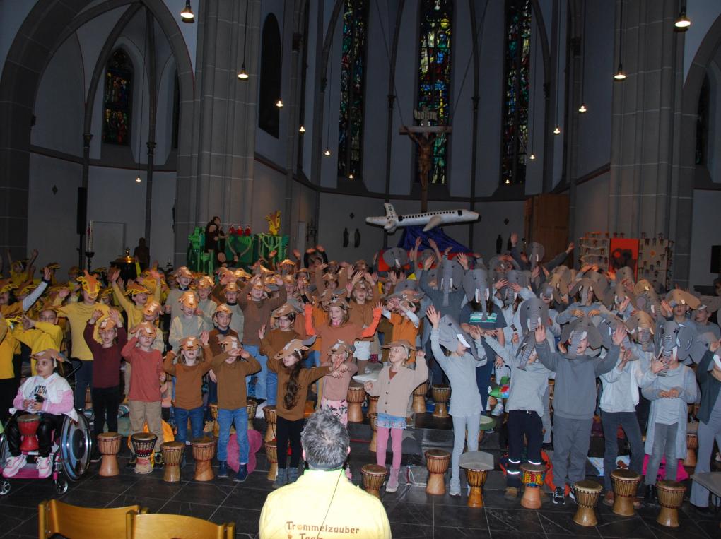 Trommelzauber an der Bischöflichen Maria Montessori-Grundschule Krefeld