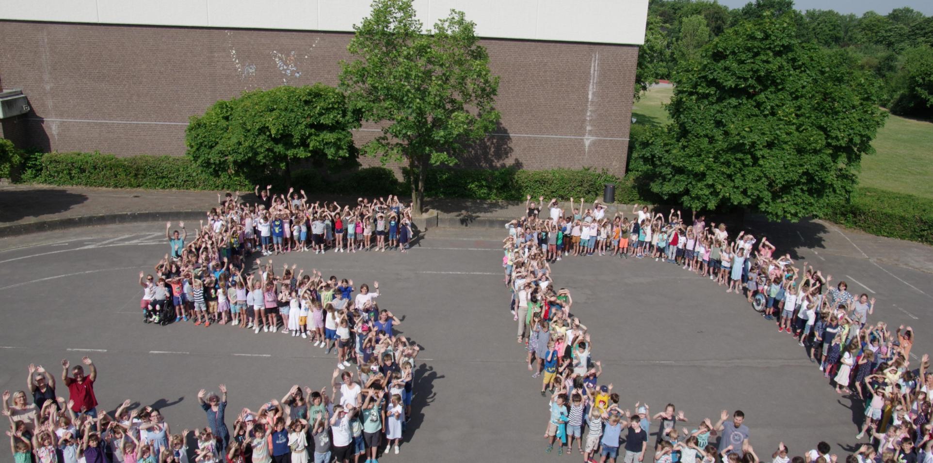 Bischöfliche Maria-Montessori-Grundschule Krefeld feiert 50. Geburtstag