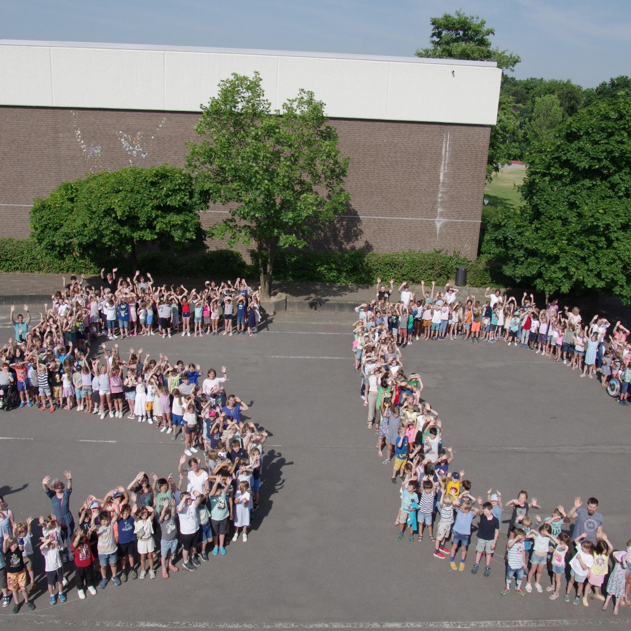 Bischöfliche Maria-Montessori-Grundschule Krefeld feiert 50. Geburtstag