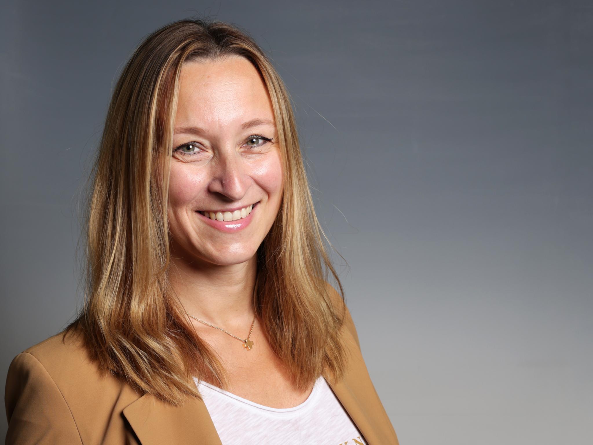 Claudia  Schlösser
