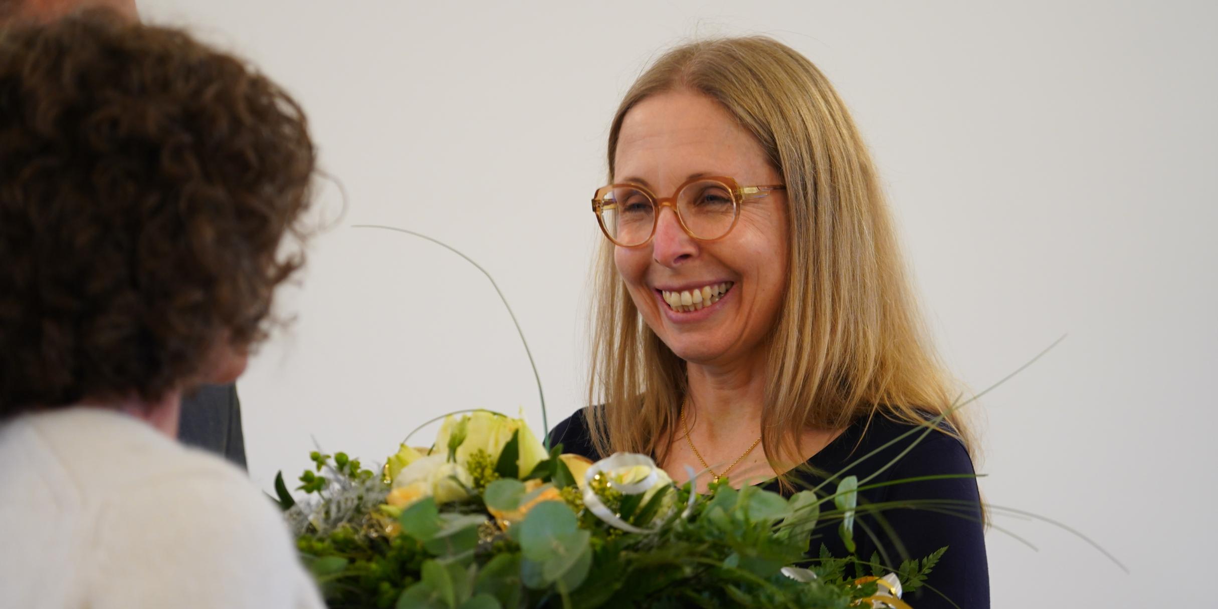 Übergabe Ernennungsurkunde Frau Groth