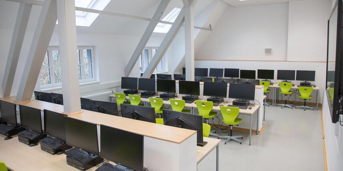 Computerraum auf dem neuesten Stand der Technik an der Bischöflichen Liebfrauenschule Eschweiler