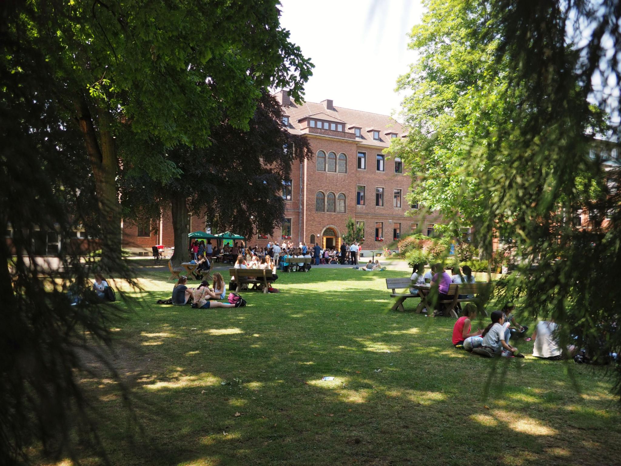 Bischöfliche St. Angela-Schule, Gymnasium und Realschule