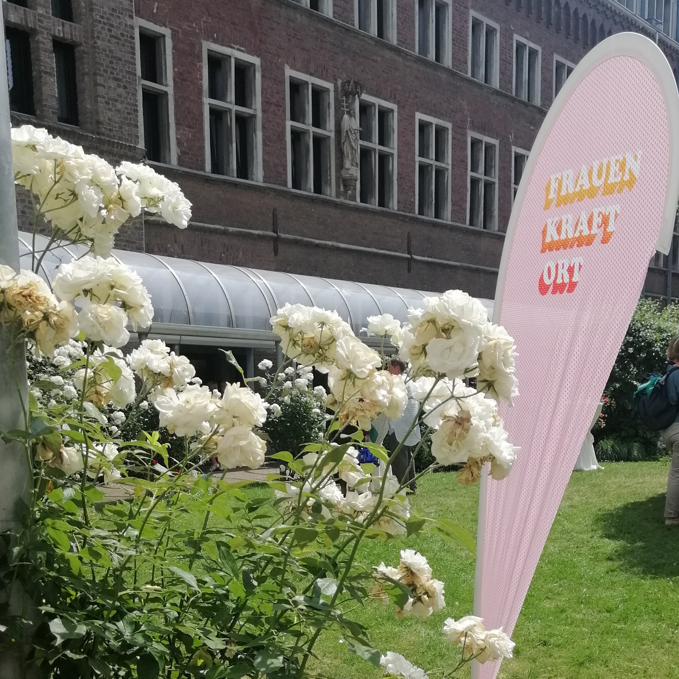 Frauen Kraft Ort