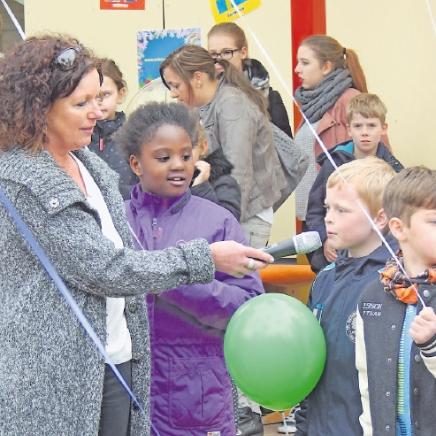 Interviews, Rätselfragen und jede Menge Spiele: Auf dem Kinderfest in Jüchen
bekannten sich alle als „Kinder einer Welt“.