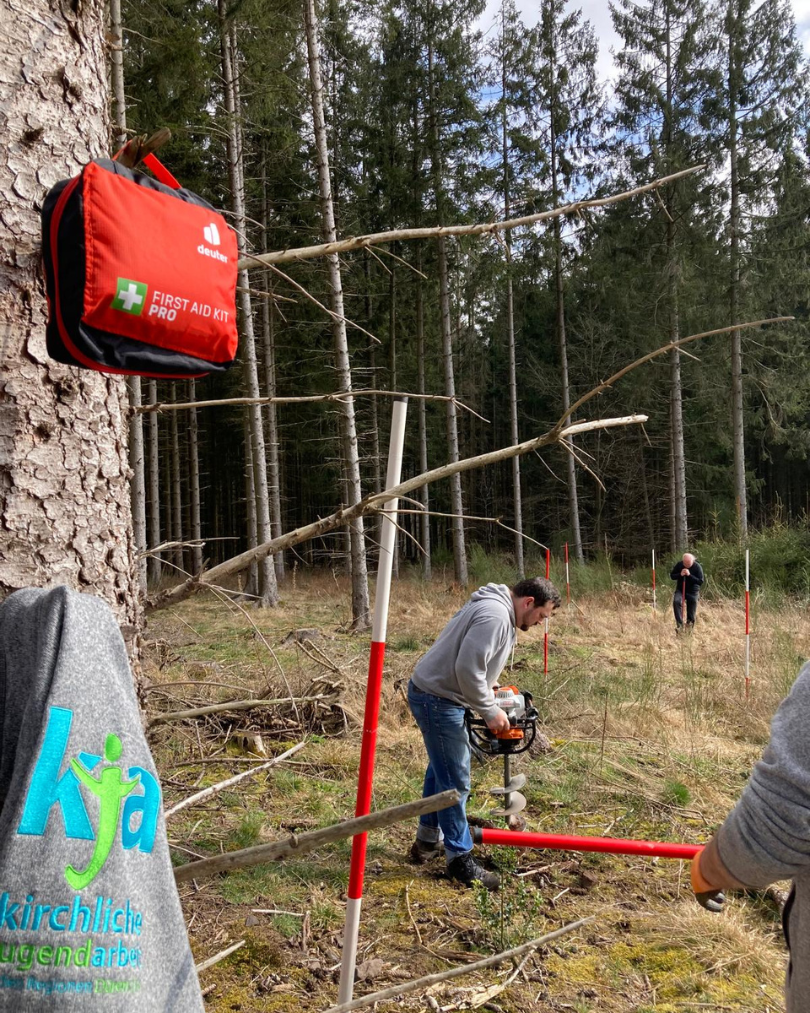 Baumpflanzaktion von der KJA Düren Eifel