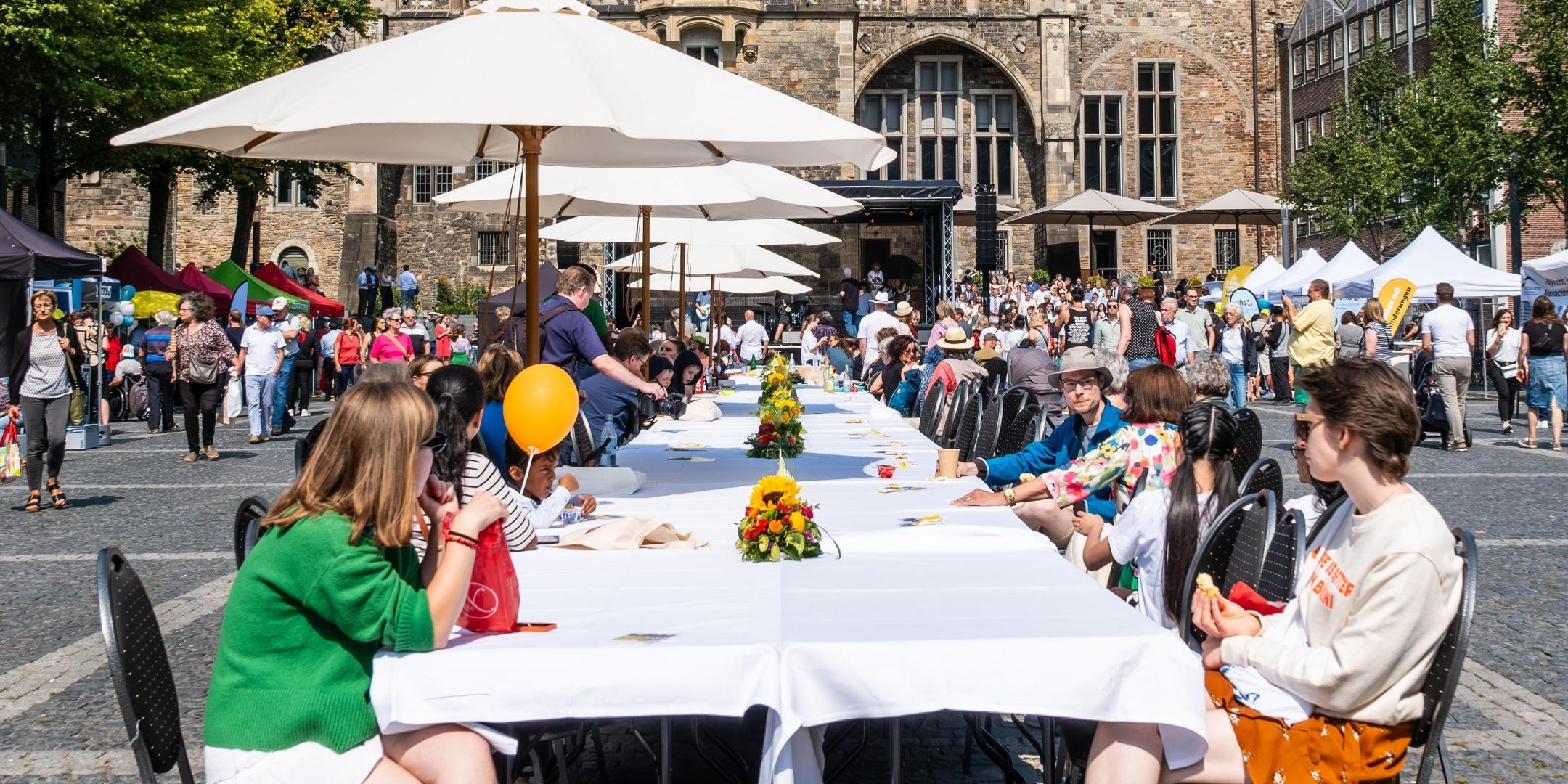 Lange Tafel der Vielfalt