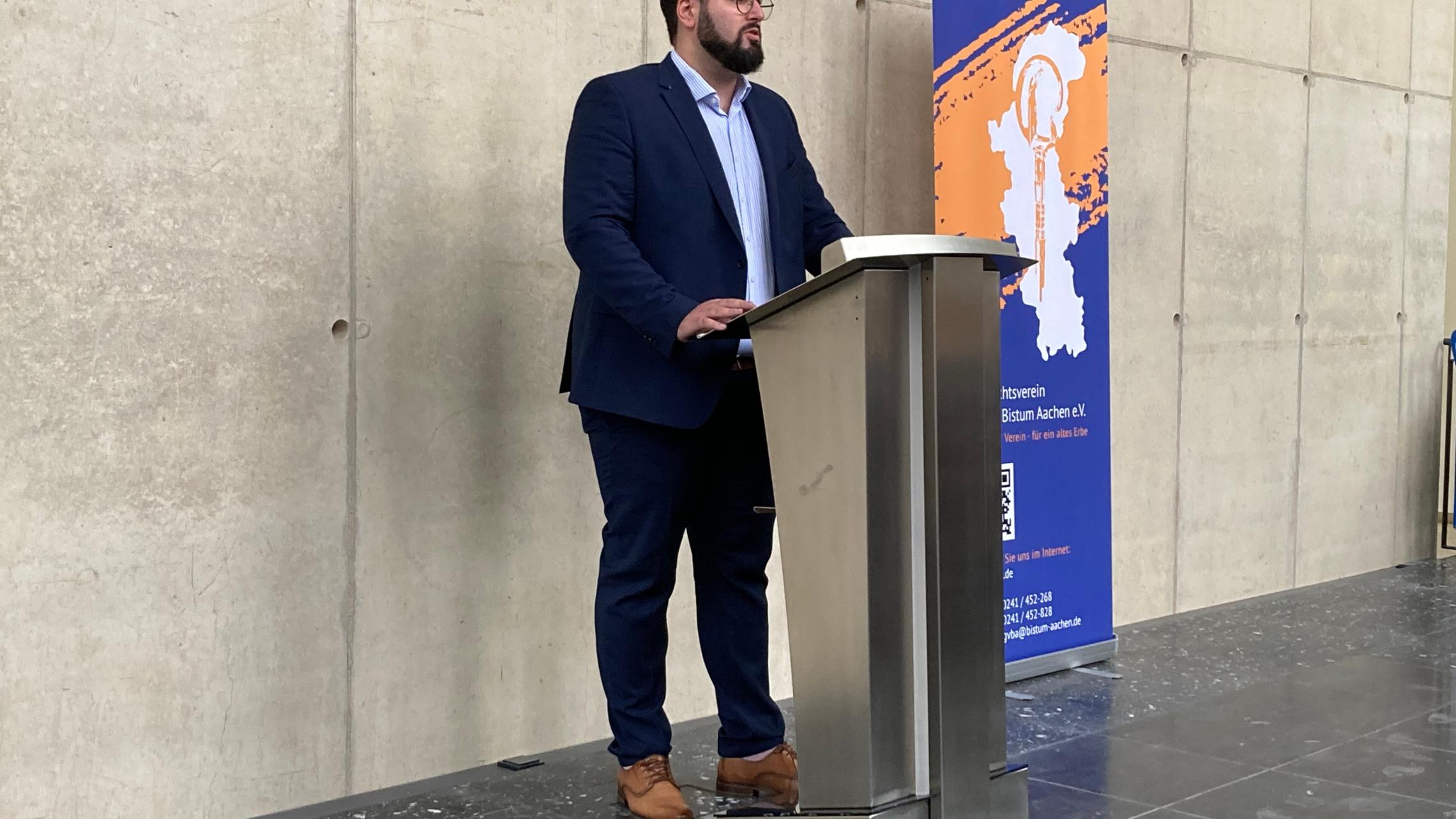 Keywan Klaus Münster beim Vortrag im BDA am 02.05.2024