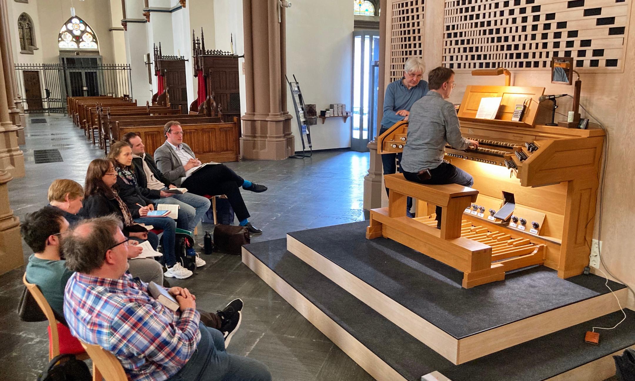 Bericht zum Workshop 'NGL & Co. auf der Orgel'
