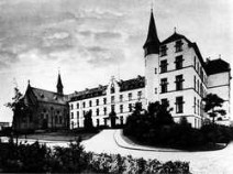 Altes Klinikum mit Kapelle - einst Wirkstätte von Heinrich Hahn, heute Sitz von missio