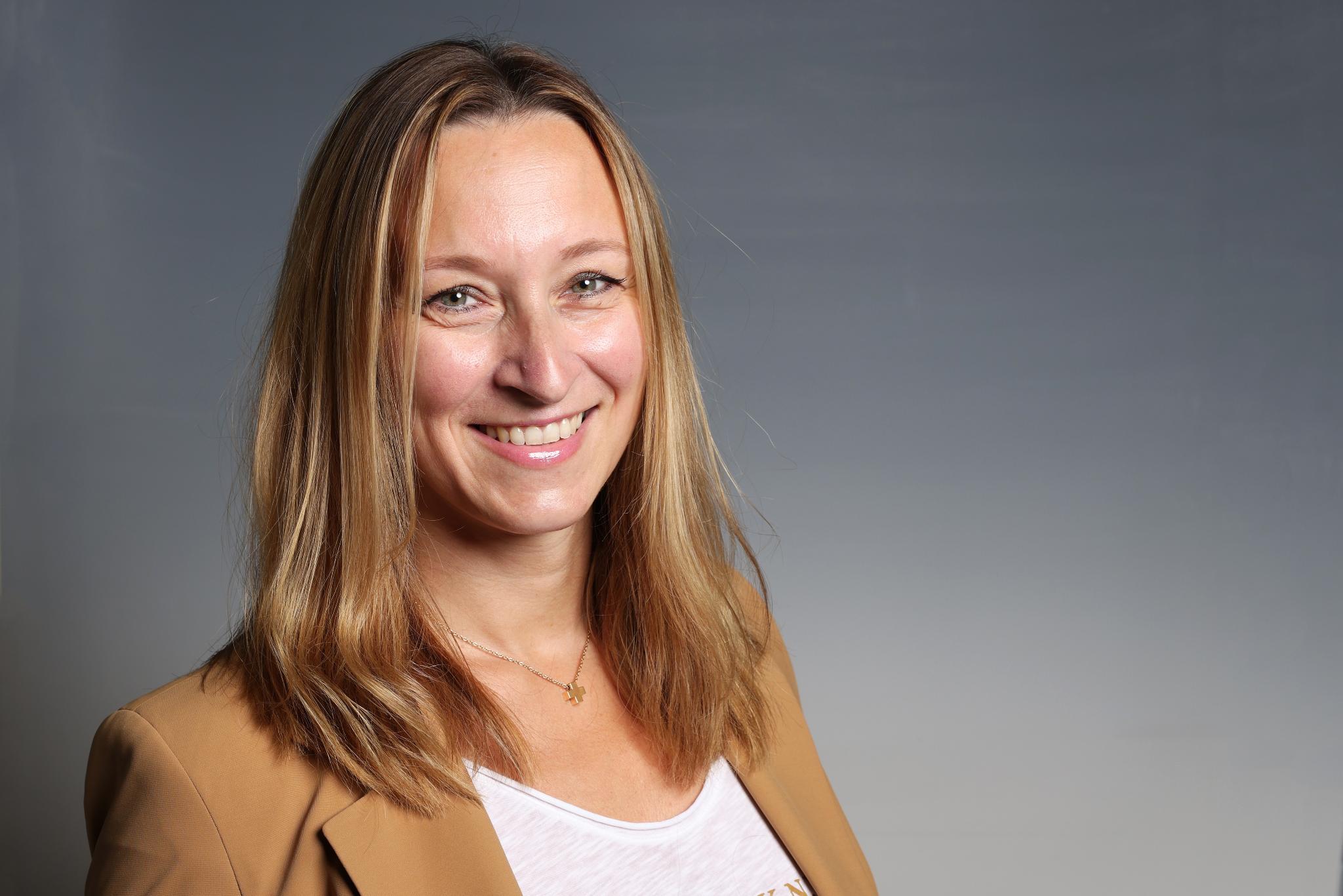 Claudia  Schlösser