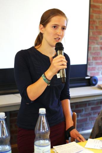 Lioba Jordan (26) stand den Delegierten auf der Diözesanversammlung Rede und Antwort, erklärte ihre Verbandserfahrung, ihren beruflichen Werdegang und ihre Ziele.