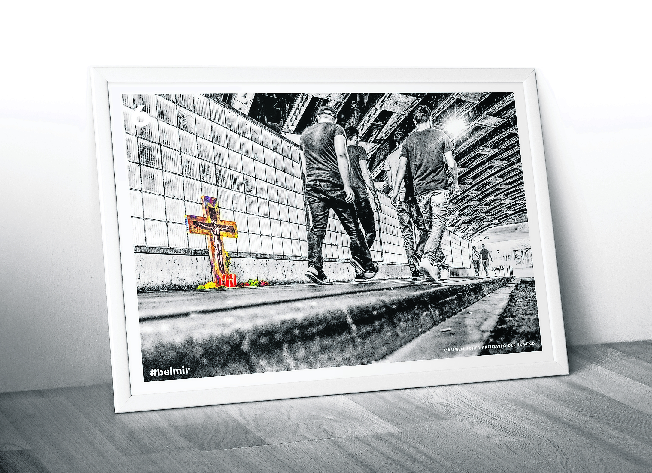 Station 6 des Jugendkreuzwegs 2018, der auch in der Jugendkirche in Mönchengladbach (JIM) zu sehen sein wird: Jesus hängt am Kreuz.