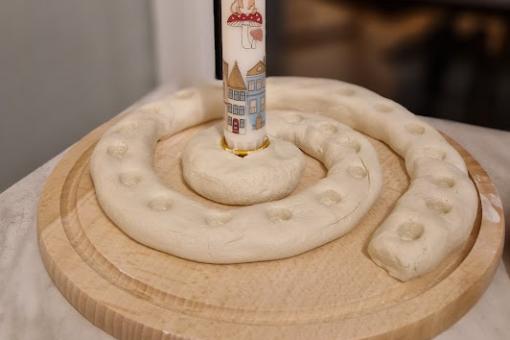Adventsspirale zum selberbasteln aus Salzteig mit Kerze