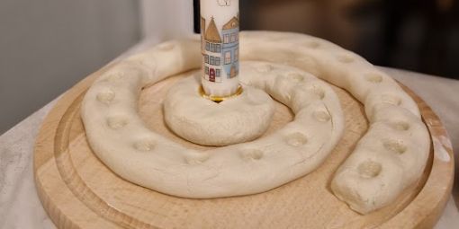 Adventsspirale zum selberbasteln aus Salzteig mit Kerze