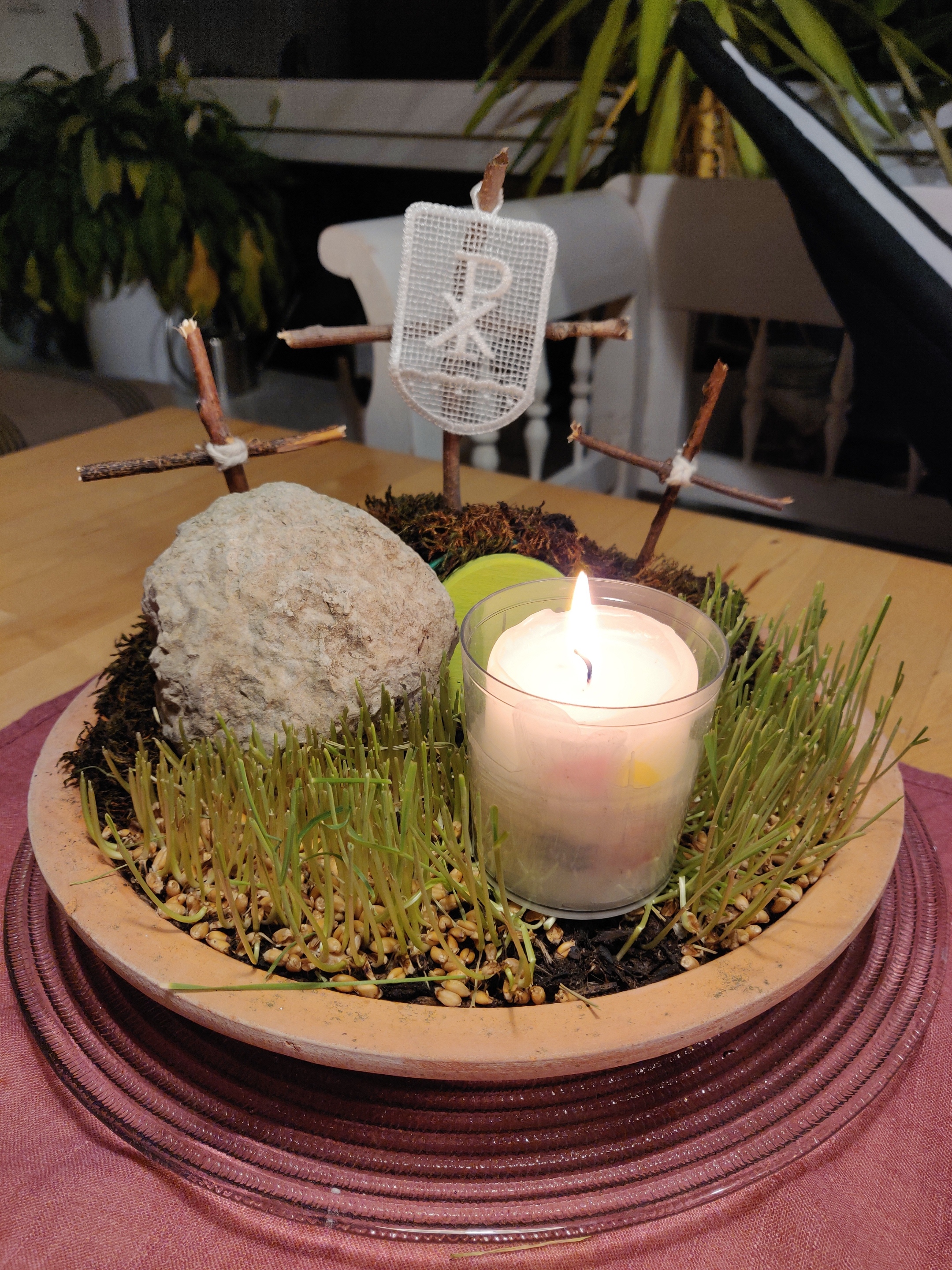 Ostergarten mit Kerze