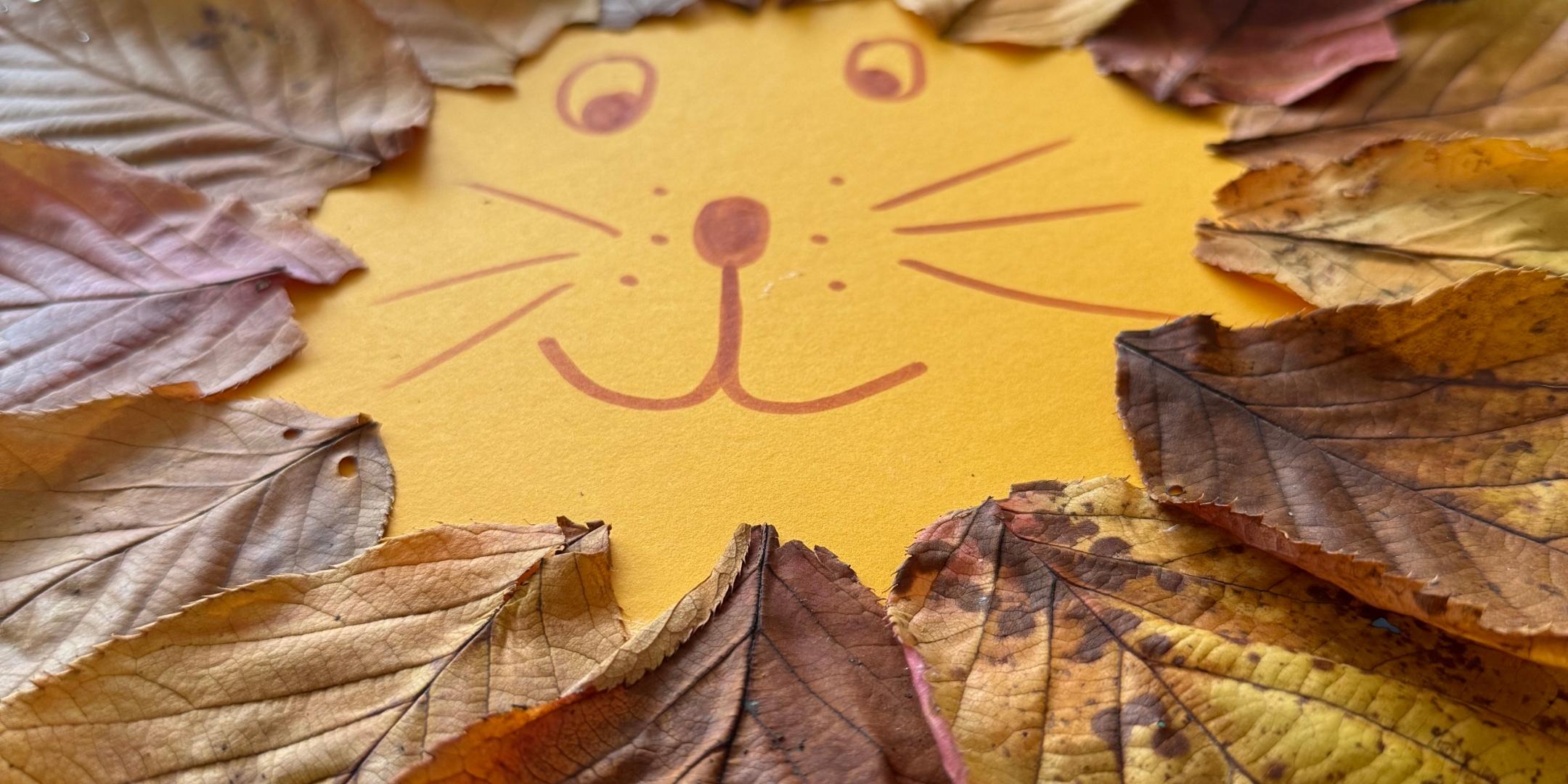 Löwengesicht aus Herbstblättern