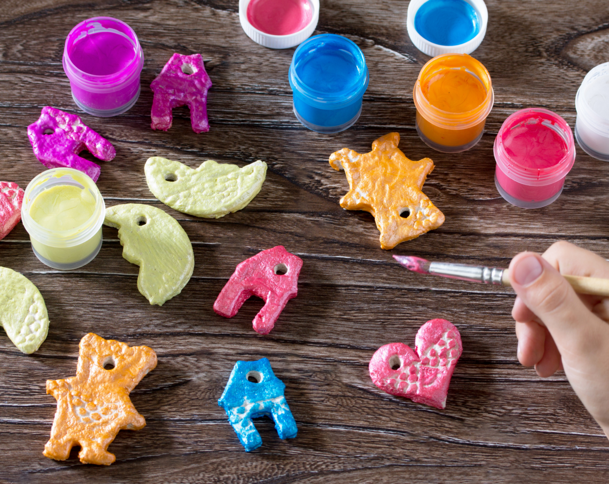 Farbenfroh: Deine Anhänger sind auch eine tolle Geschenkidee.