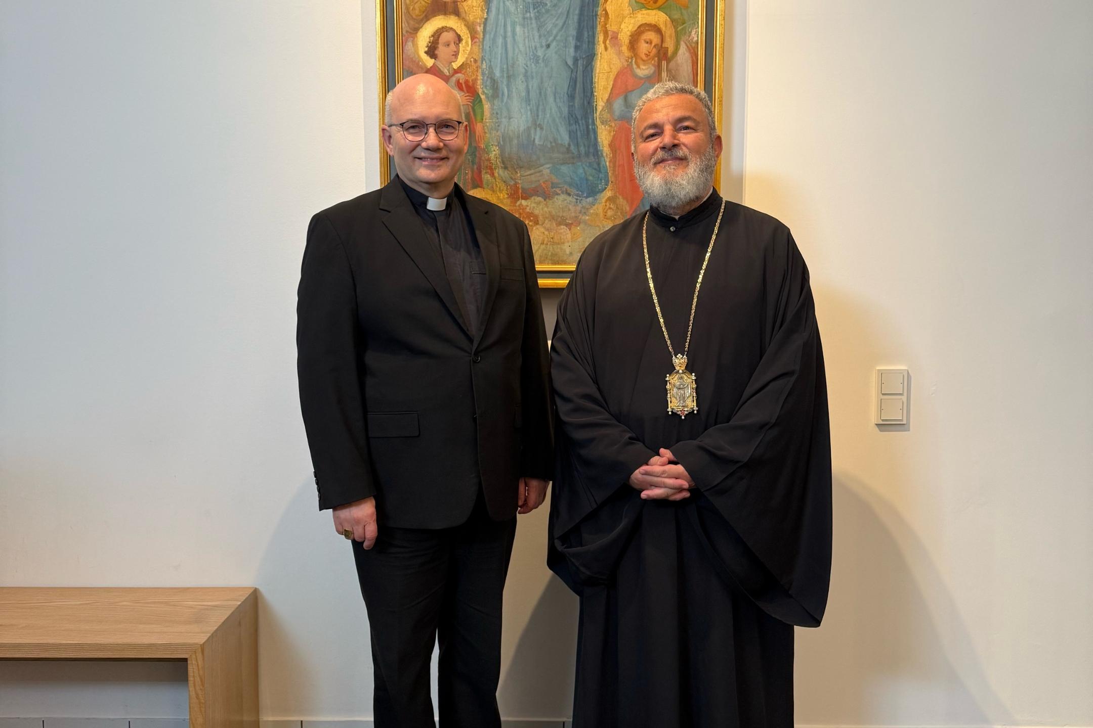 Der Aachener Bischof Helmut empfing den rum-orthodoxen Metropoliten Isaak in Aachen.