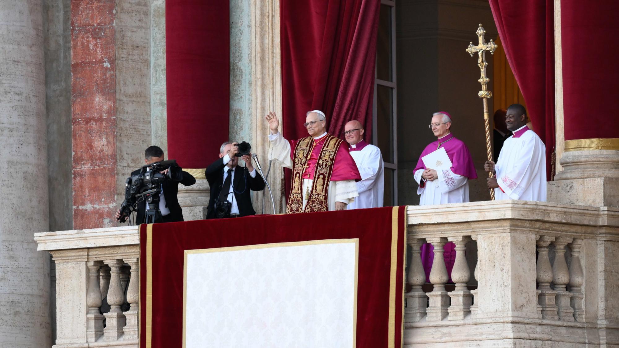 Papst Leo XIV. Frontansicht