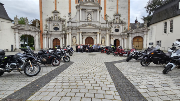 Ziel der Bikerinnen und Biker ist das Grab des Hl. Matthias in der Abtei St. Matthias in Trier, das einzige Apostelgrab nördlich der Alpen.