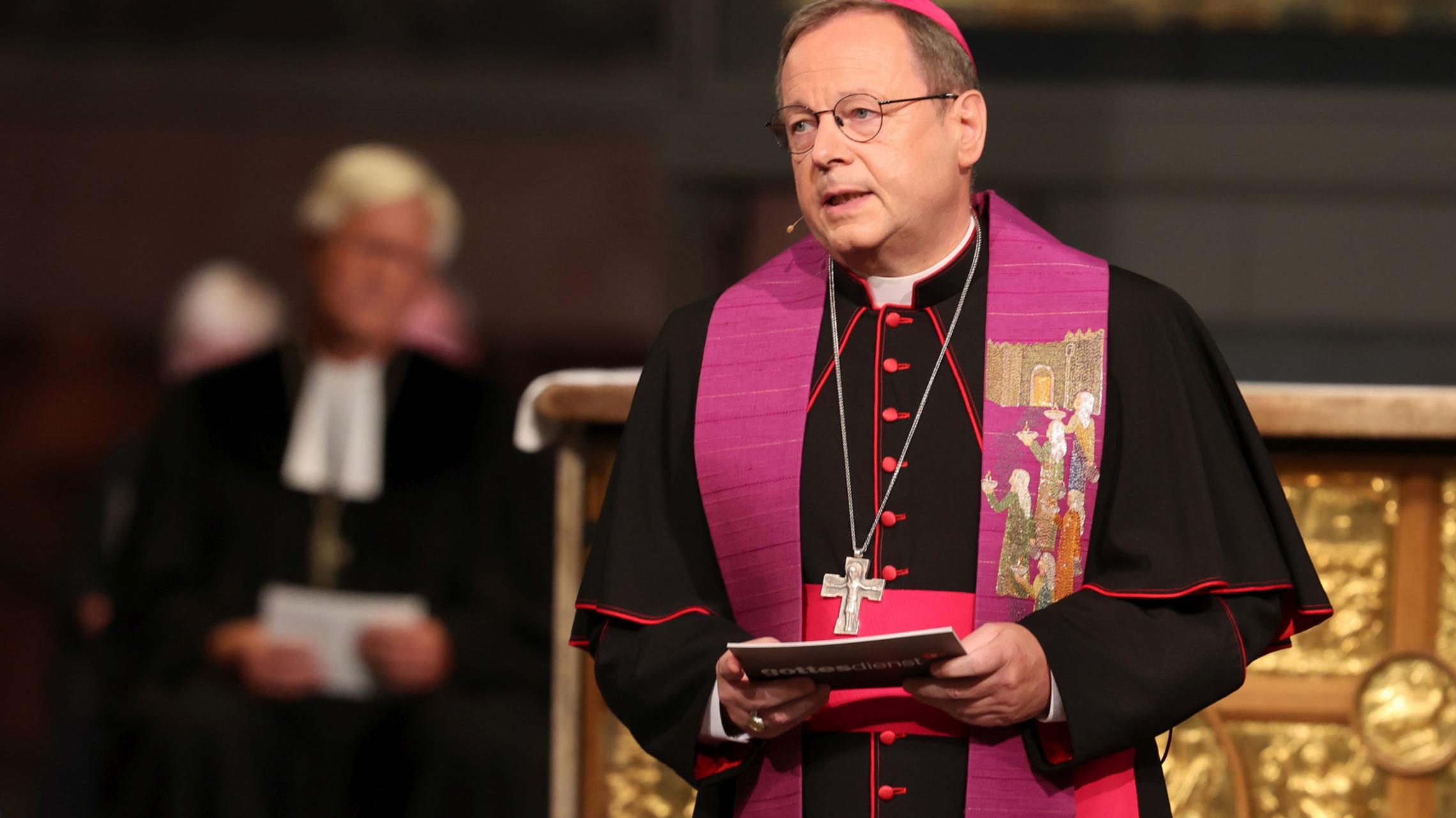 Bischof Dr. Georg Bätzing bei der Predigt