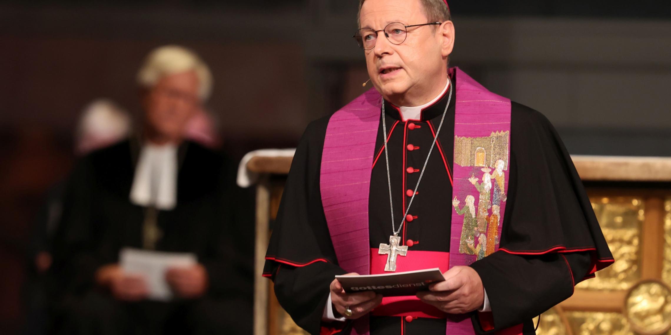 Bischof Dr. Georg Bätzing bei der Predigt