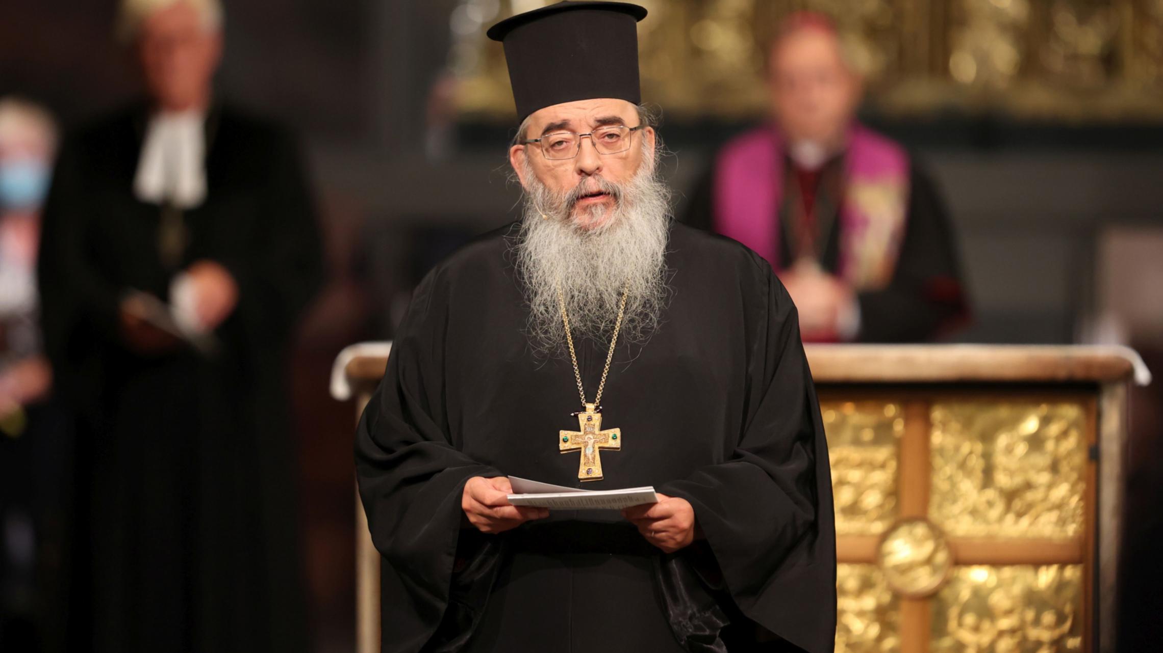 Erzpriester Radu Constantin Miron vor dem Vaterunser