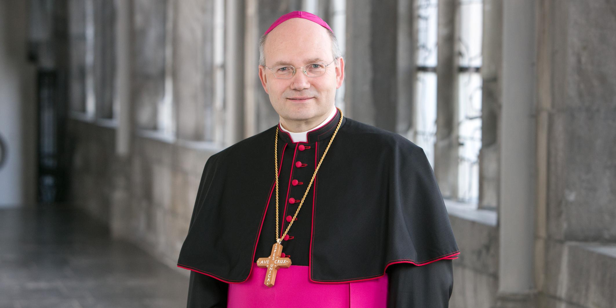 Bischof Dr. Helmut Dieser