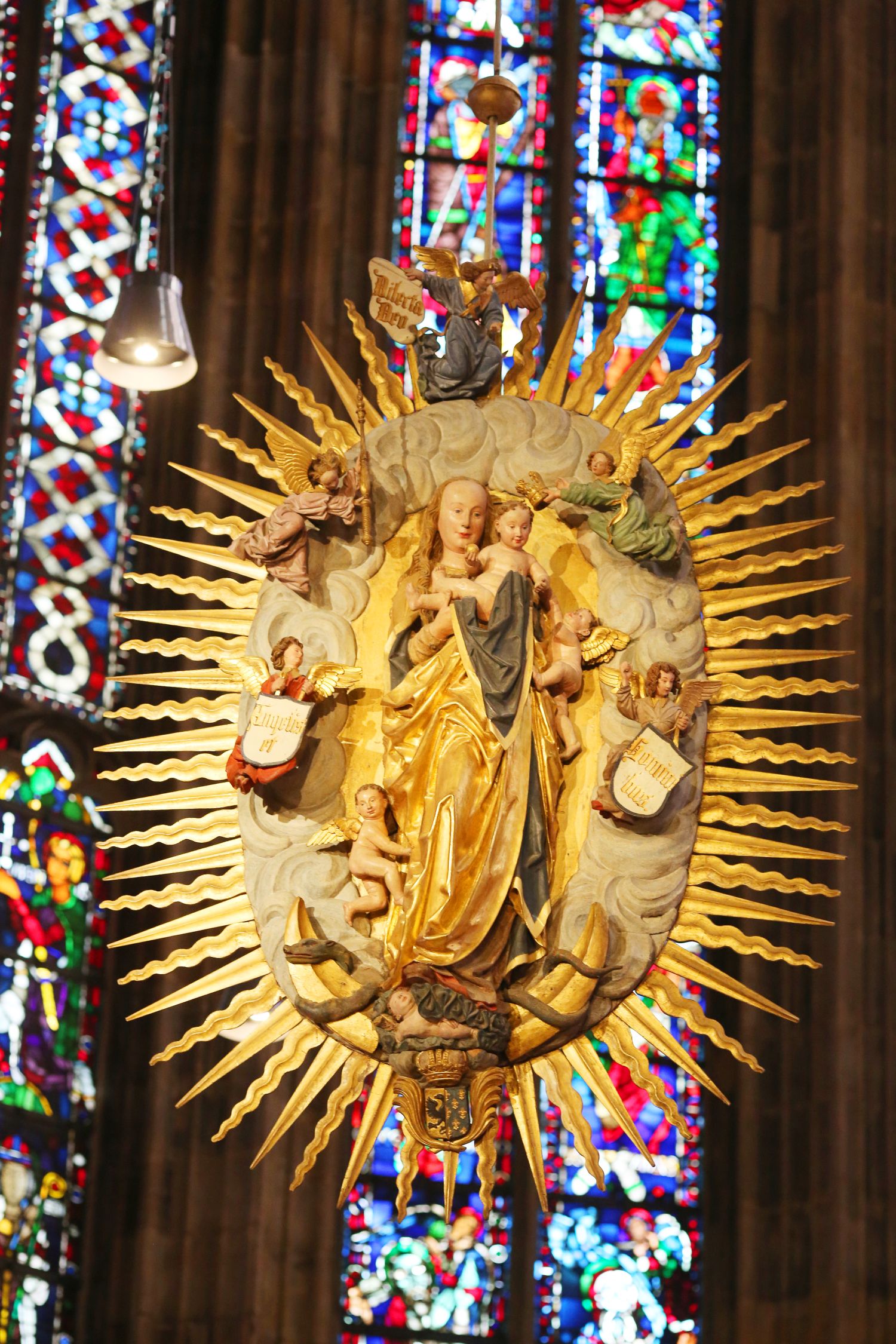 Strahlenkranzmadonna im Aachener Dom