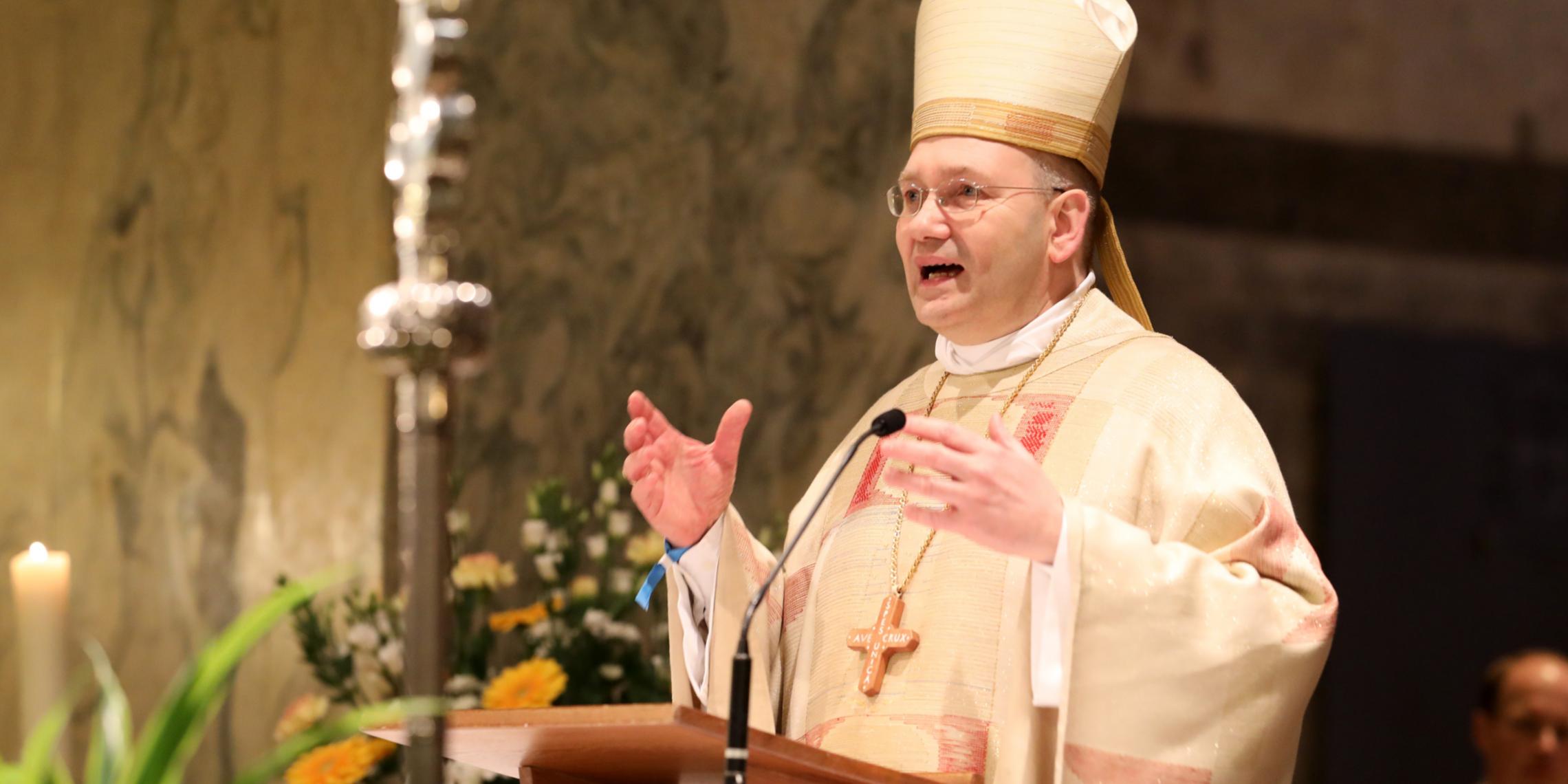 Bischof Dr. Helmut Dieser