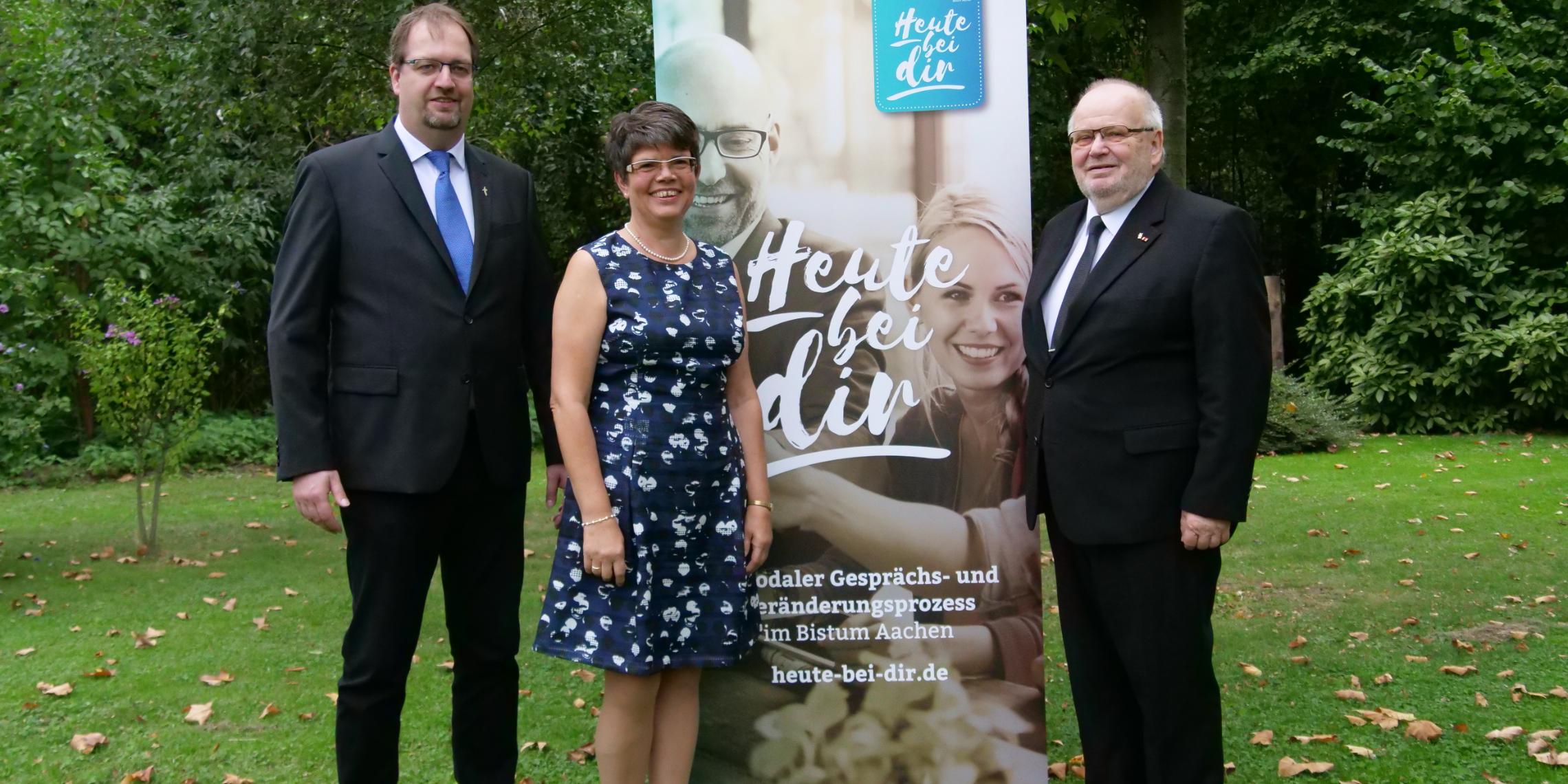 Das Regionalteam der Region Krefeld: Pfarrer Thorsten Obst, Pastoralreferentin Elisabeth Vratz und das ehrenamtliche Mitglied Hans-Joachim Hofer.