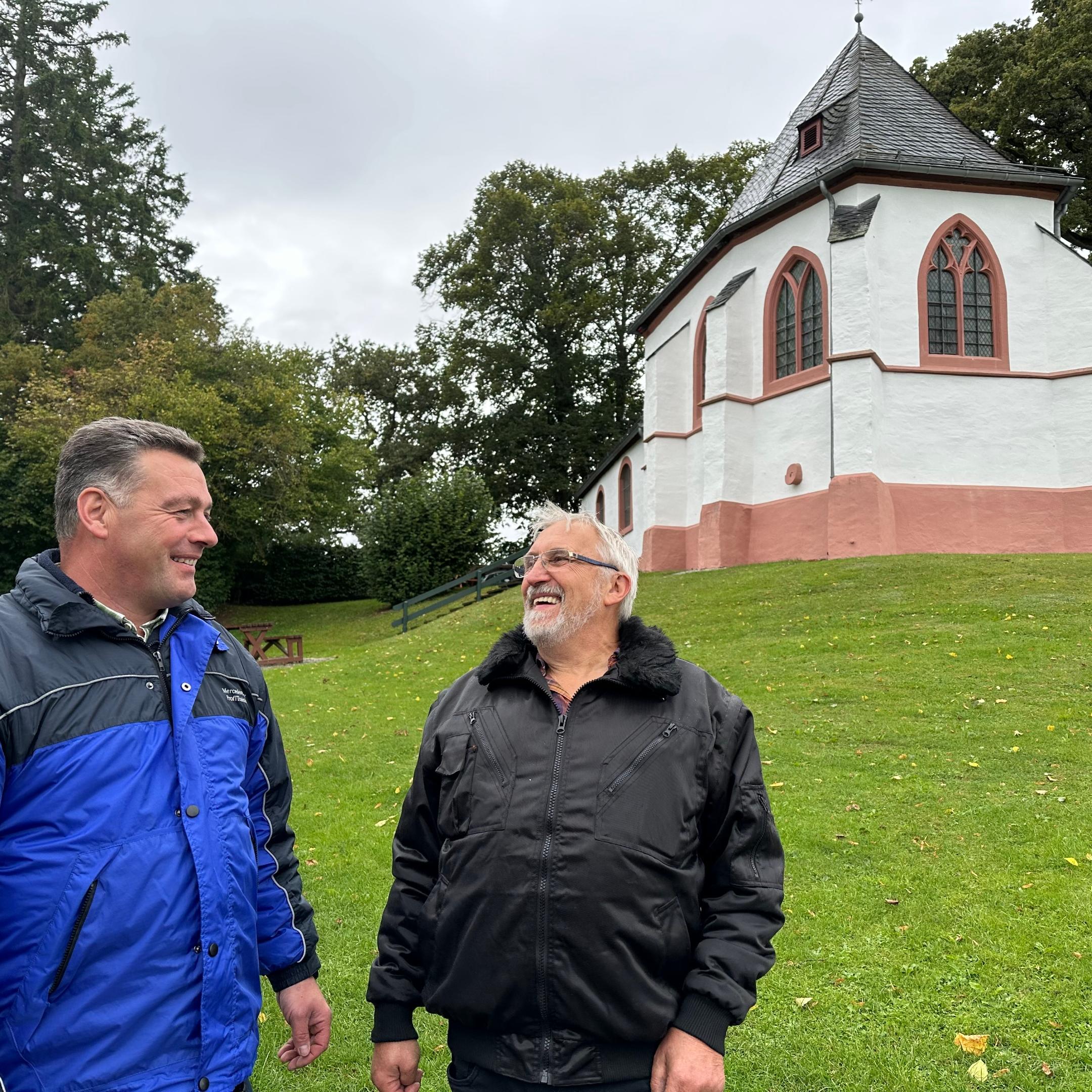 Stefan Hansen (links) ist Gründungsmitglied und Vorsitzender des Fördervereins Ahekapelle und Kirche Engelgau; sein Stellvertreter ist seit der jüngsten Mitgliederversammlung Gerhard Mayer.