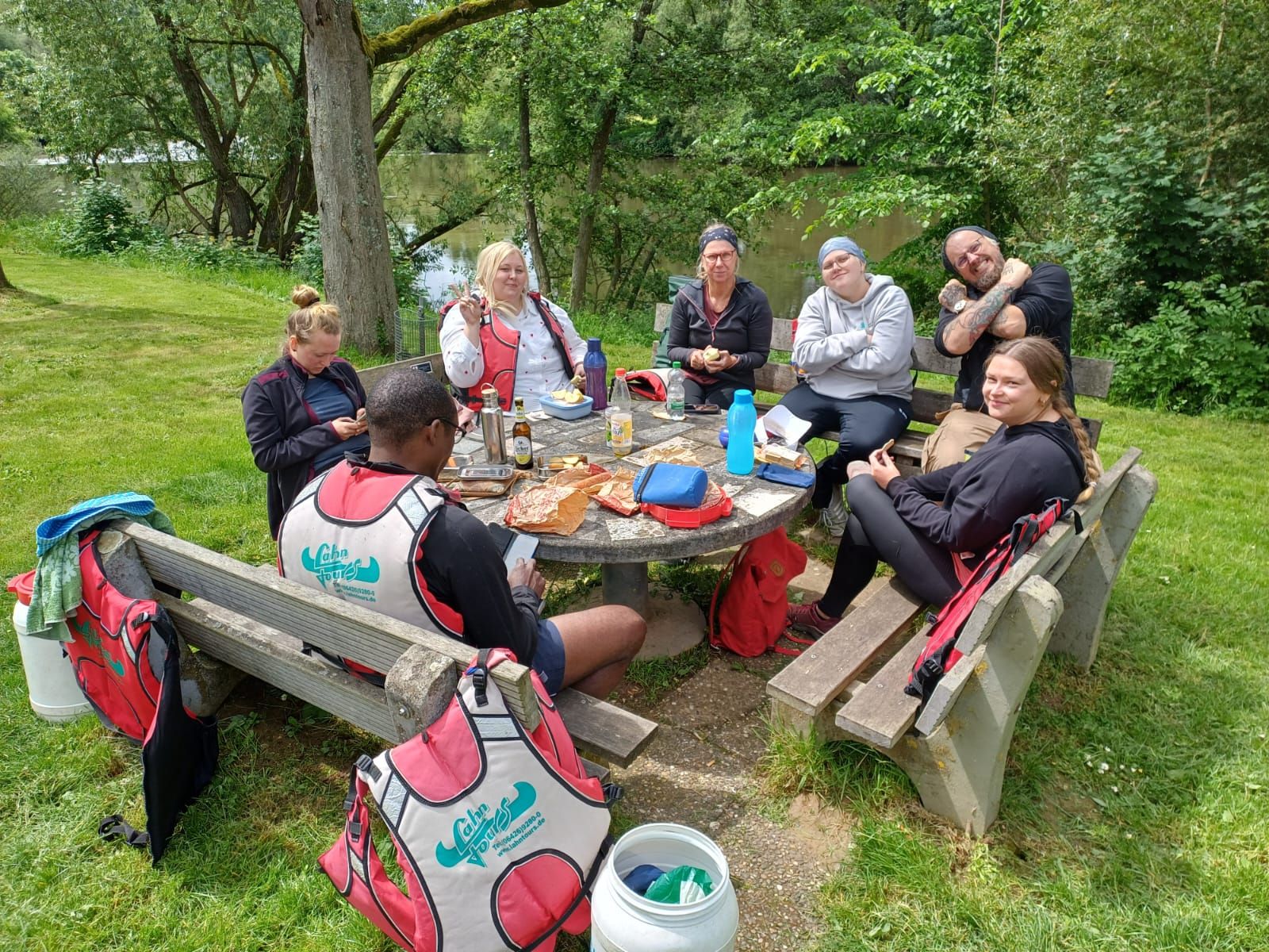 stärkende Pause beim Kanufahren