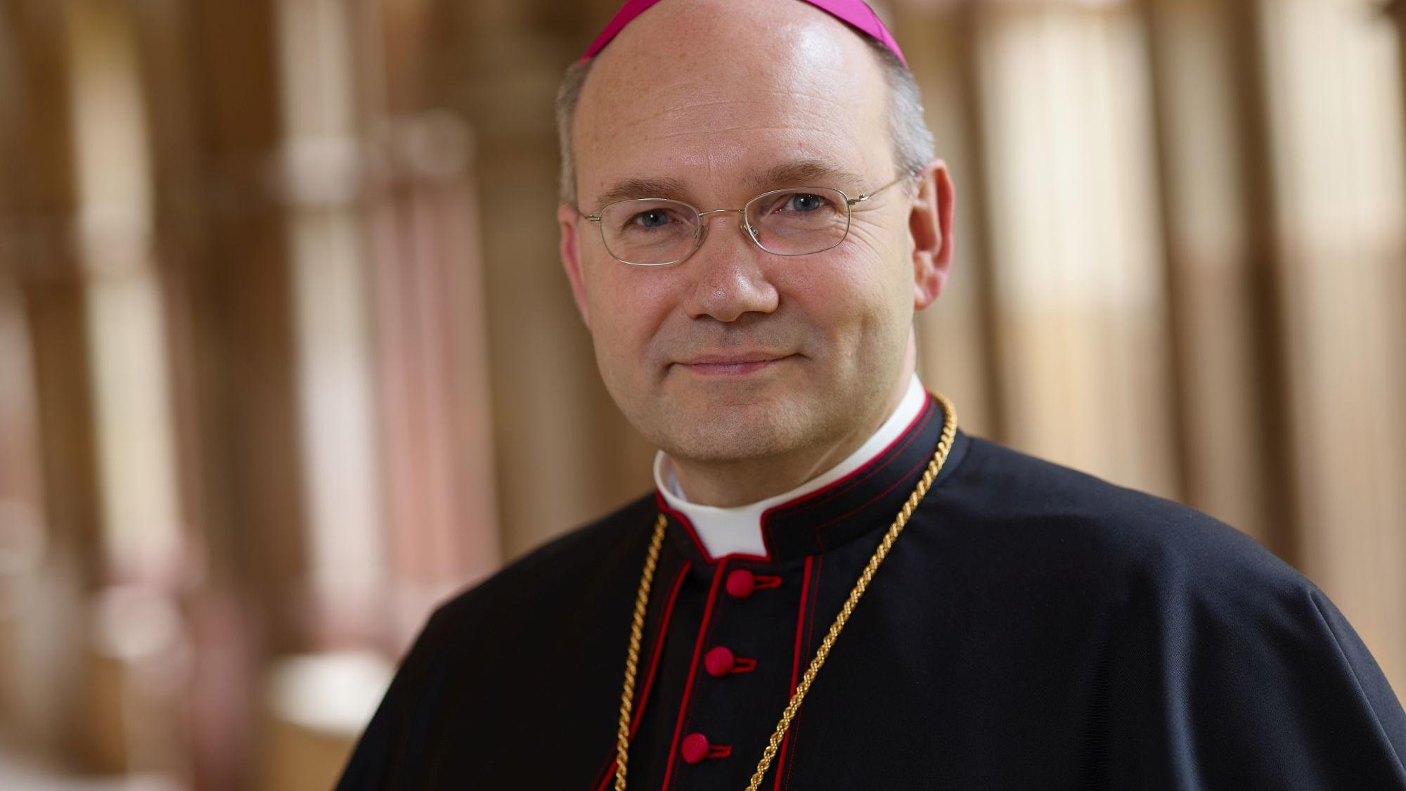Bischof Dr. Helmut Dieser