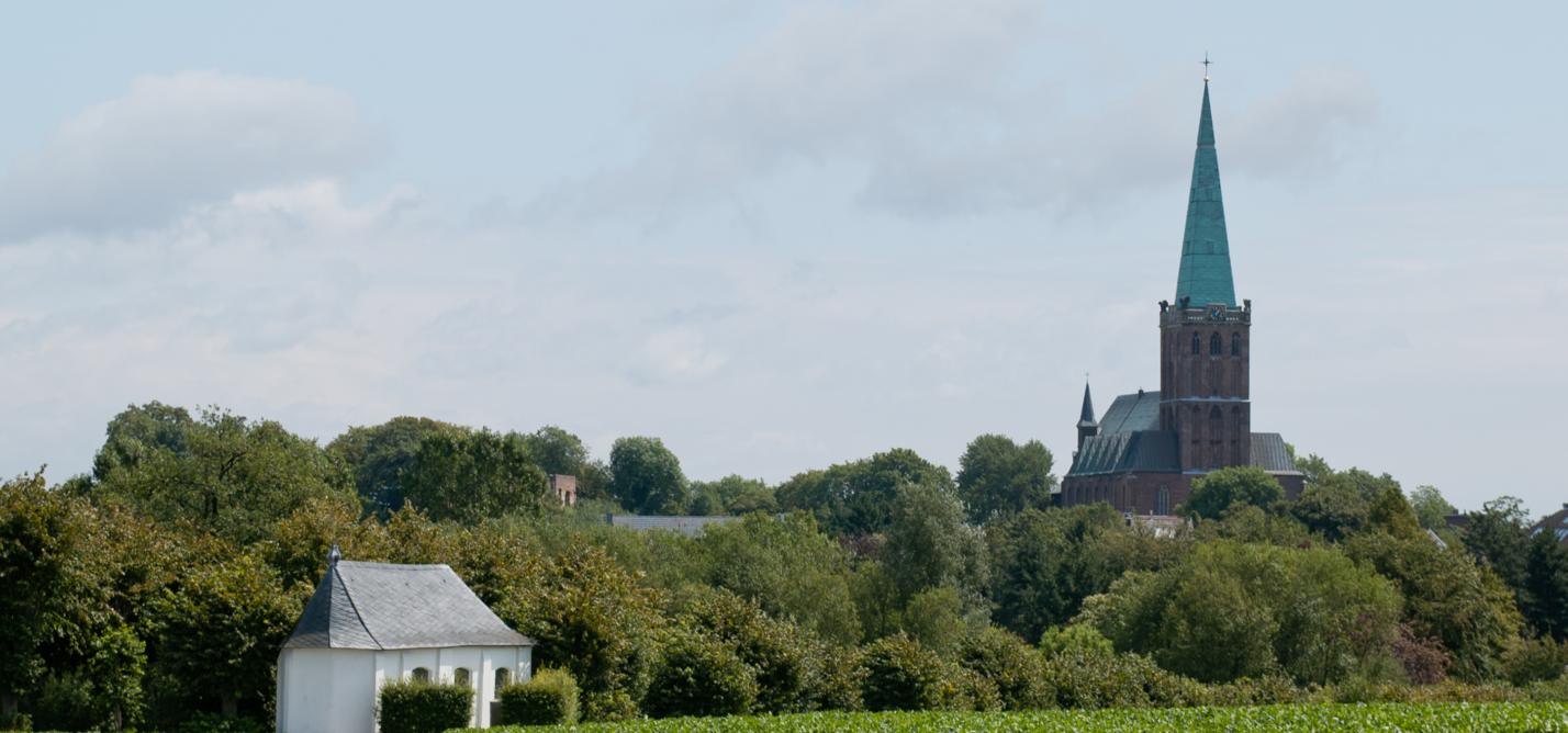 Blick auf Schlangenkapellchen und St. Gangolf