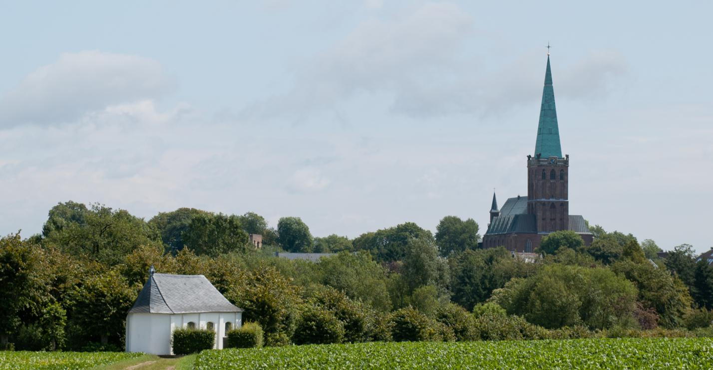 Blick auf Schlangenkapellchen und St. Gangolf