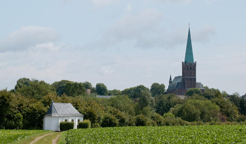 Blick auf Schlangenkapellchen und St. Gangolf
