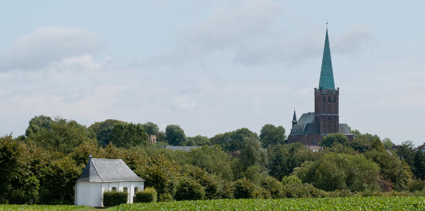 Blick auf Schlangenkapellchen und St. Gangolf