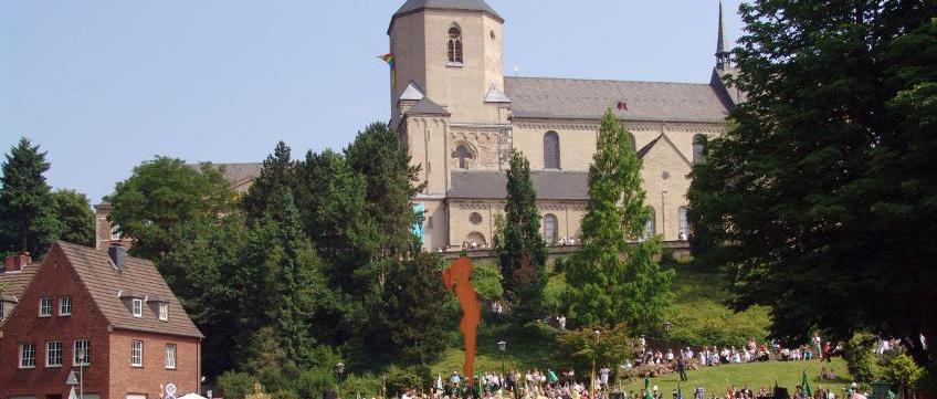 Heifa MG Zuschauer-bei-der-Fronleichnamsfeier